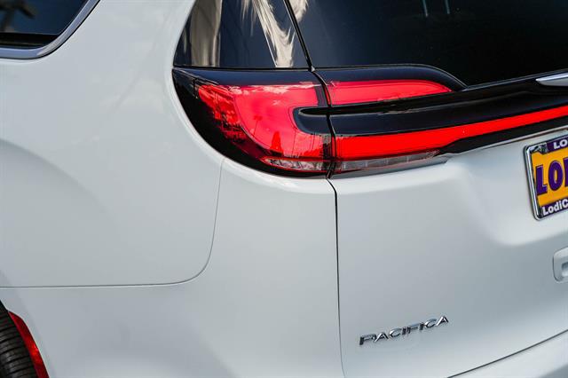 2026 Chrysler Pacifica Pinnacle AWD