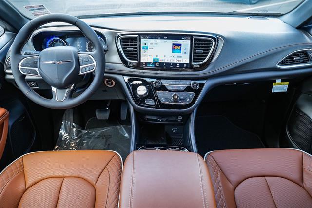 2026 Chrysler Pacifica Pinnacle AWD