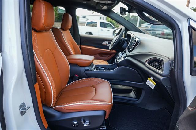 2026 Chrysler Pacifica Pinnacle AWD