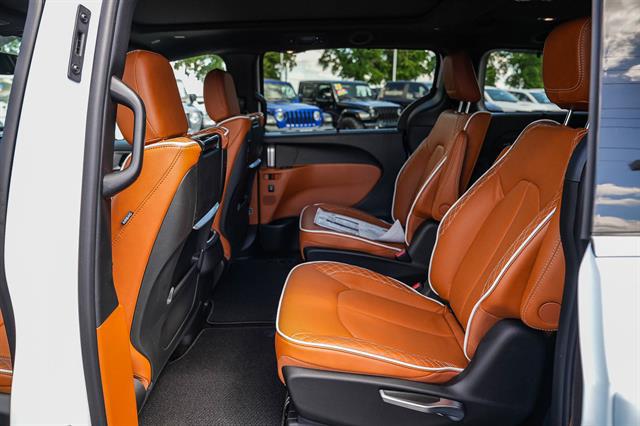 2026 Chrysler Pacifica Pinnacle AWD