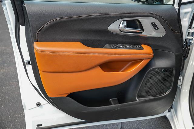 2026 Chrysler Pacifica Pinnacle AWD