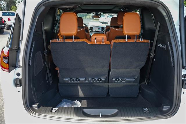 2026 Chrysler Pacifica Pinnacle AWD