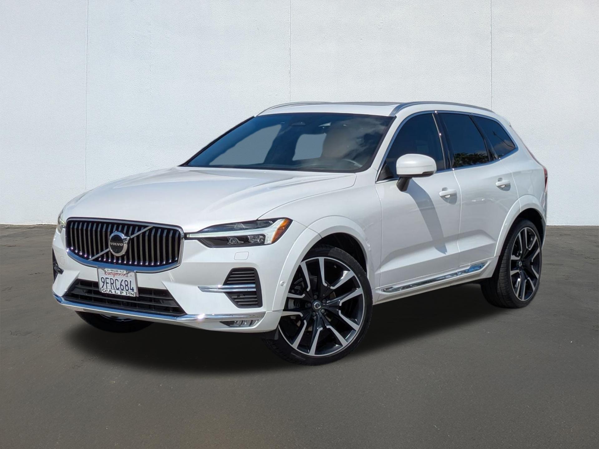 Crystal White Metallic 2023 Volvo XC60 B5 Ultimate Bright Theme AWD SUV / Crossover All-Wheel Drive Automatic