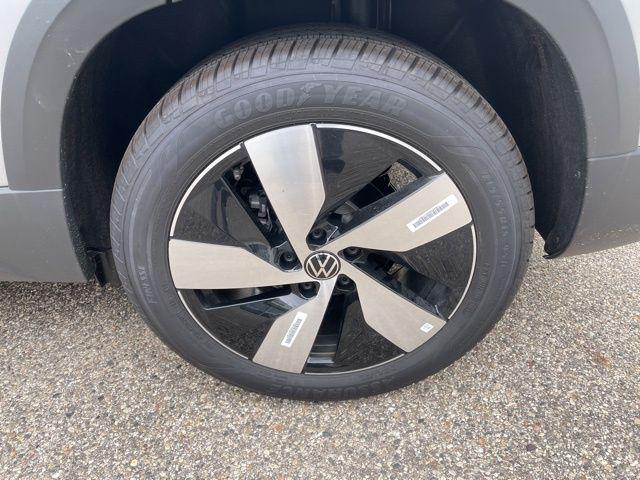 2025 Volkswagen Taos S - Photo 20