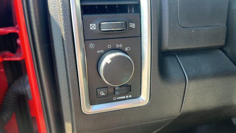 2022 Ram 1500 Classic SLT Crew Cab 4x4 5'7" Box