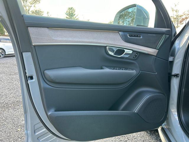 2026 Volvo XC90 Plus, B6 AWD Gas (mild hybrid), Gasoline, Bright, 7 Seats