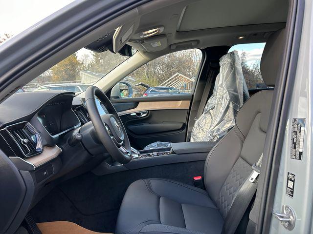 2026 Volvo XC90 Plus, B6 AWD Gas (mild hybrid), Gasoline, Bright, 7 Seats