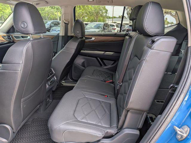 2026 Volkswagen Atlas SE with Technology