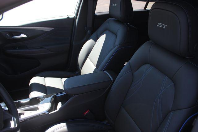 2026 Buick NV Sport Touring FWD