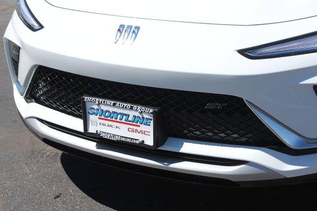 2026 Buick NV Sport Touring FWD