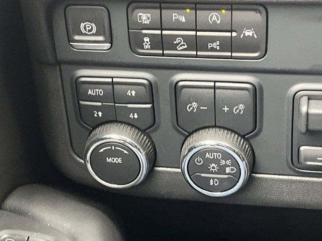 2025 Chevrolet Suburban 4WD Premier