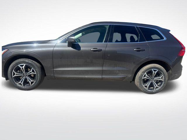 2022 Volvo XC60 B5 Momentum