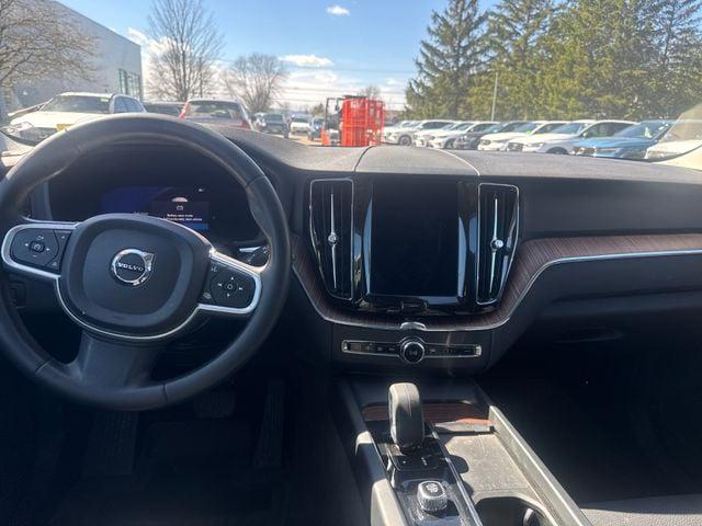 2022 Volvo XC60 B5 Momentum