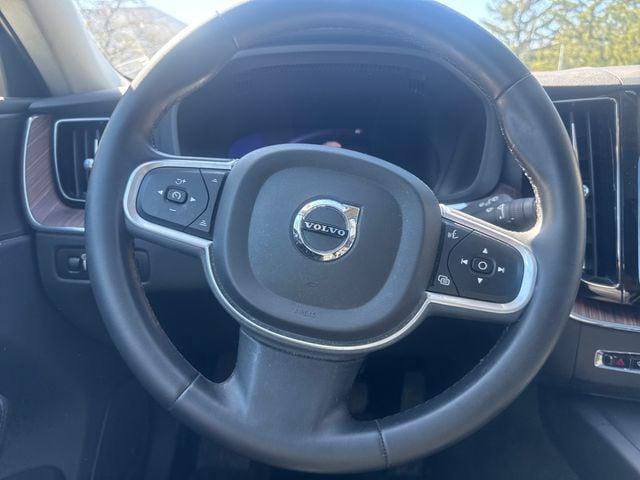 2022 Volvo XC60 B5 Momentum