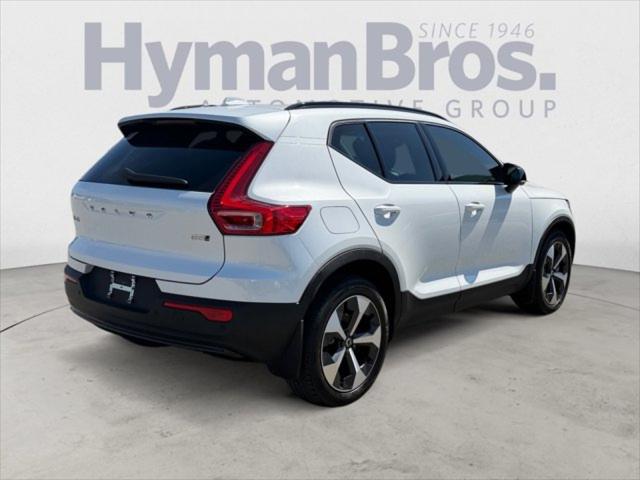 2023 Volvo XC40 B5 Plus Dark Theme