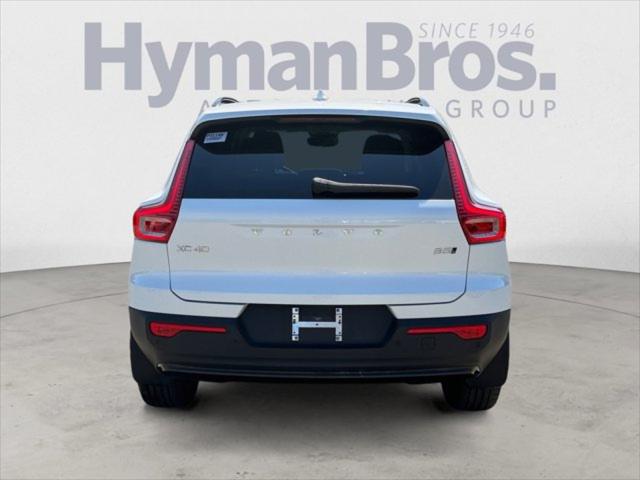 2023 Volvo XC40 B5 Plus Dark Theme