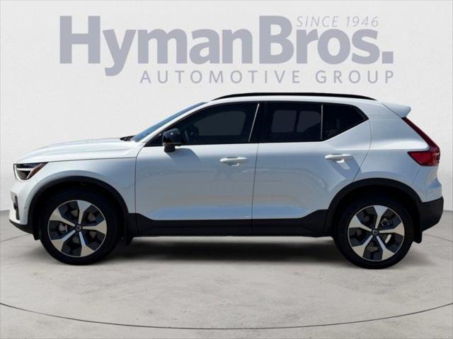 2023 Volvo XC40 B5 Plus Dark Theme