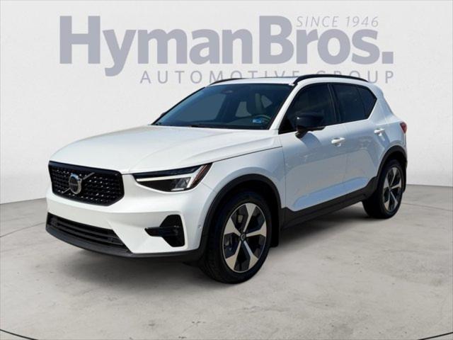 2023 Volvo XC40 B5 Plus Dark Theme