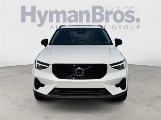 2023 Volvo XC40 B5 Plus Dark Theme