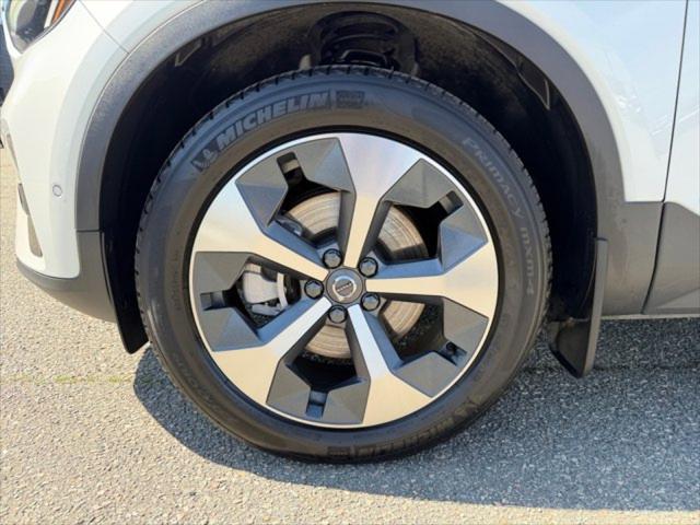 2023 Volvo XC40 B5 Plus Dark Theme