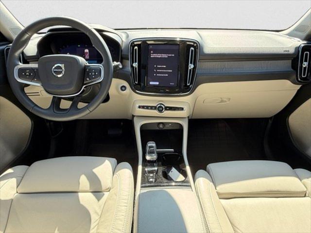 2023 Volvo XC40 B5 Plus Dark Theme