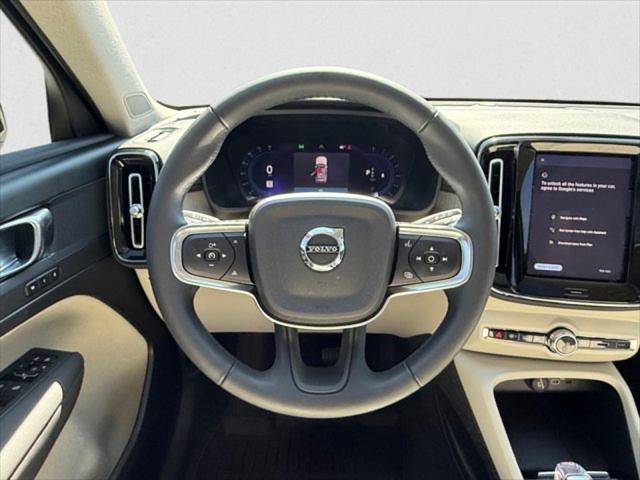 2023 Volvo XC40 B5 Plus Dark Theme