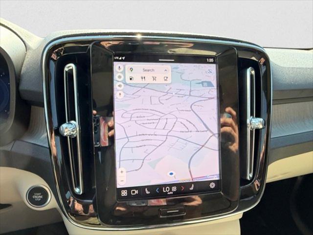 2023 Volvo XC40 B5 Plus Dark Theme