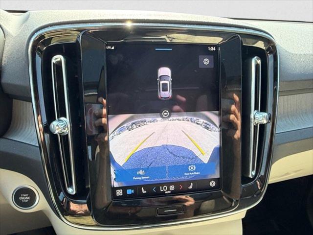 2023 Volvo XC40 B5 Plus Dark Theme