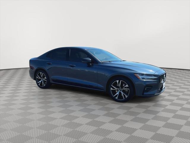 2023 Volvo S60 B5 Plus Dark Theme