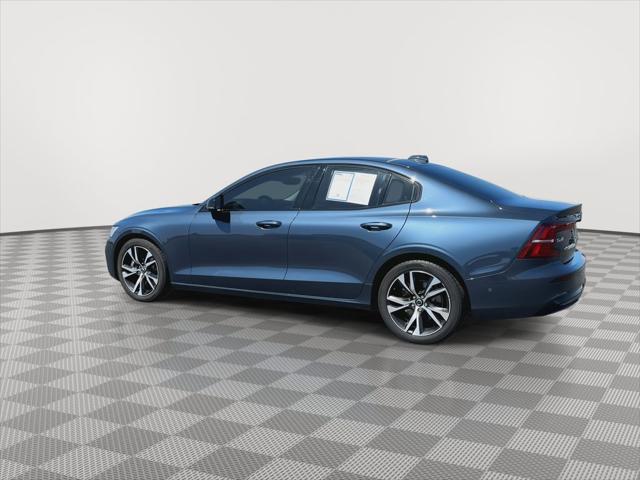 2023 Volvo S60 B5 Plus Dark Theme