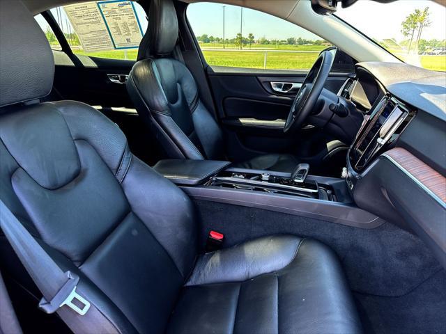 2023 Volvo S60 B5 Plus Dark Theme