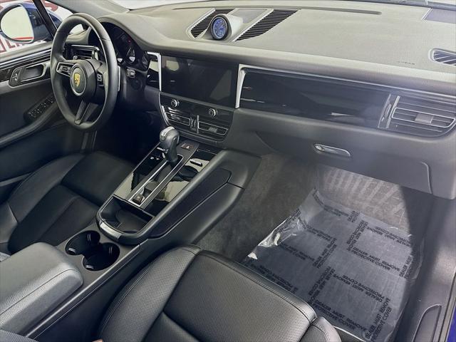 2023 Porsche Macan Base