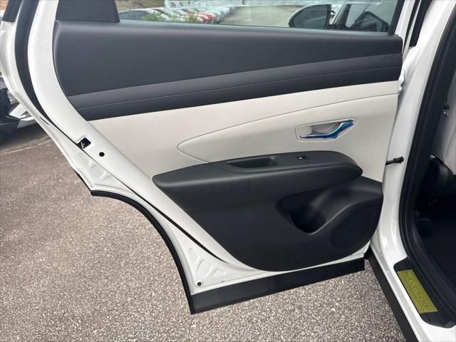 2026 Hyundai Tucson Hybrid Blue SE