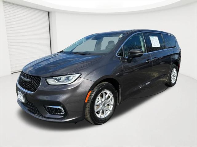 2023 Chrysler Pacifica Touring L for sale in NEW LONDON, CT