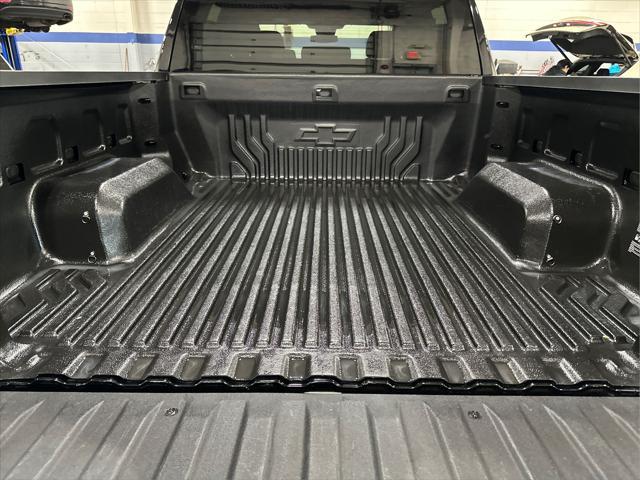 2023 Chevrolet Silverado 1500 4WD Crew Cab Short Bed LT with 2FL