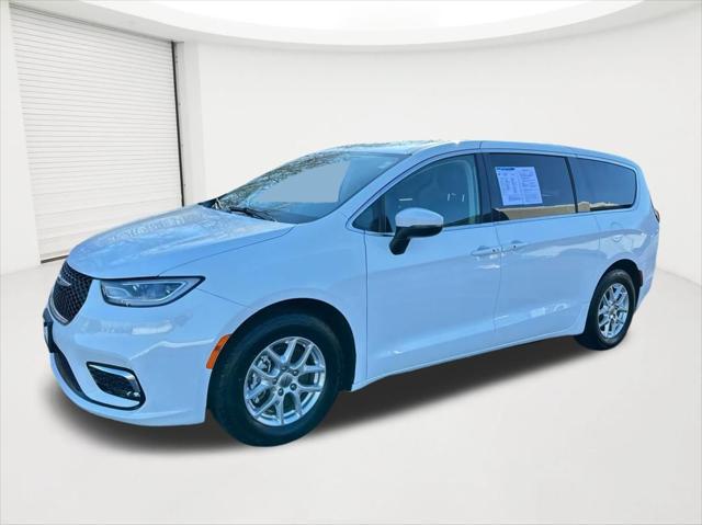 2023 Chrysler Pacifica Touring L for sale in NEW LONDON, CT