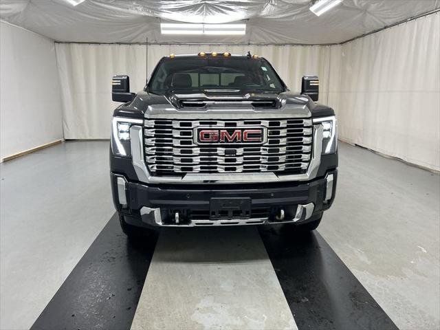 2025 GMC Sierra 2500HD 4WD Crew Cab Standard Bed Denali