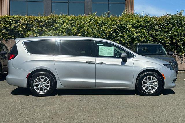2022 Chrysler Voyager LX