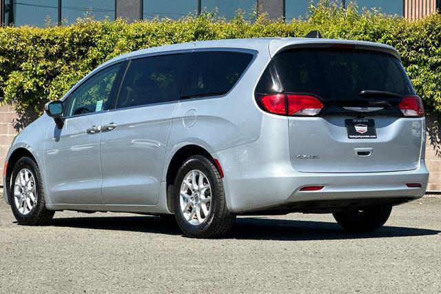 2022 Chrysler Voyager LX