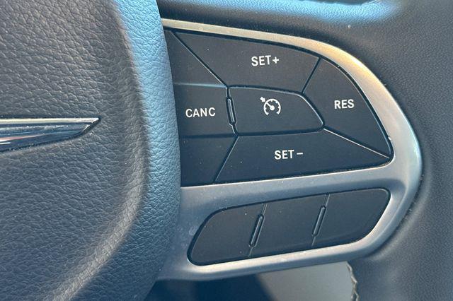 2022 Chrysler Voyager LX