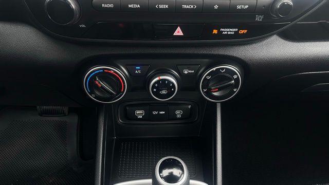 2025 Hyundai Venue SE