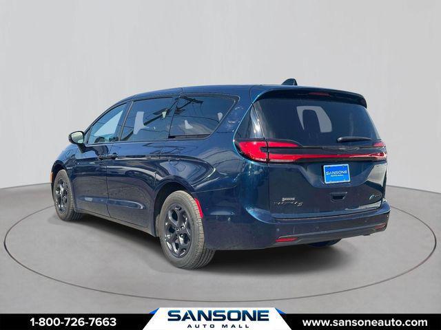 2023 Chrysler Pacifica Hybrid Touring L