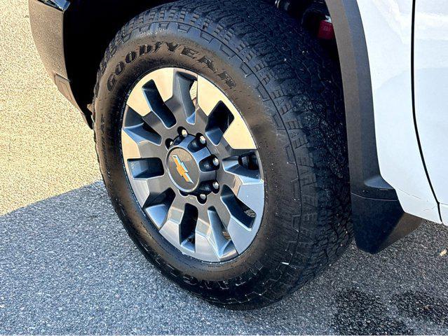 2024 Chevrolet Silverado 2500HD 4WD Crew Cab Standard Bed Custom
