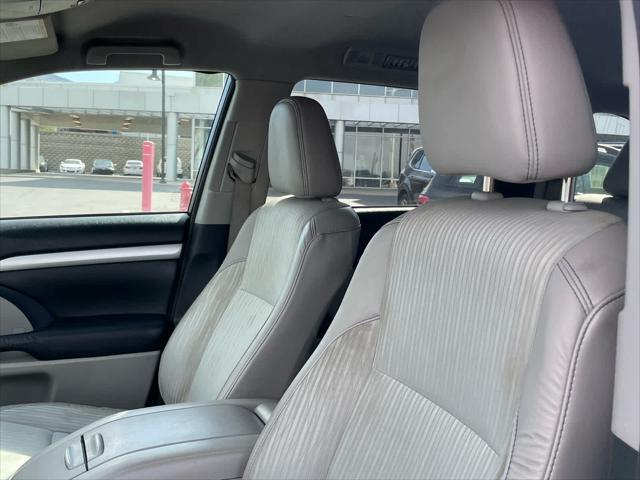 2015 Toyota Highlander LE V6
