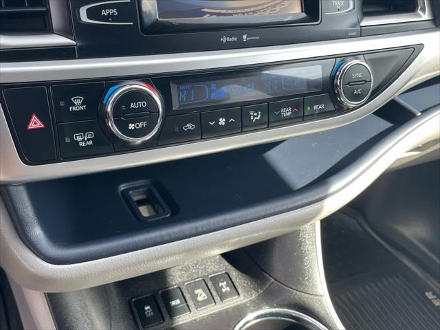 2015 Toyota Highlander LE V6