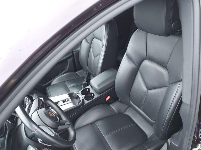 2023 Porsche Macan T
