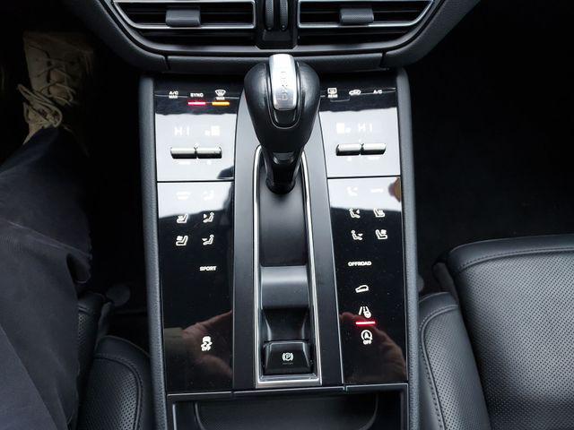 2023 Porsche Macan T