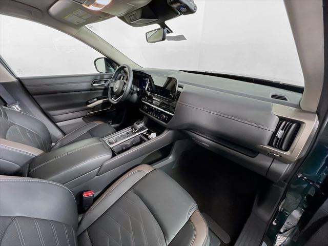 2025 Nissan Pathfinder Platinum 4WD