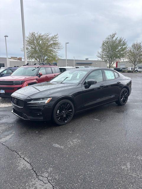 2024 Volvo S60 B5 Plus Black Edition