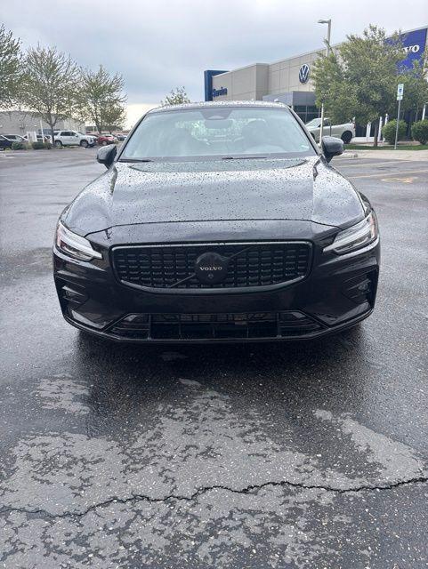 2024 Volvo S60 B5 Plus Black Edition